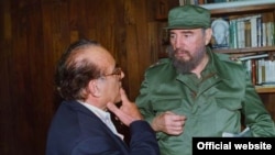 Max Lesnik y Fidel Castro. Fotograma del documental "The Man of Two Havanas", dirigido por Vivien Lesnik Weisman. Tomado de www.tribecafilm.com