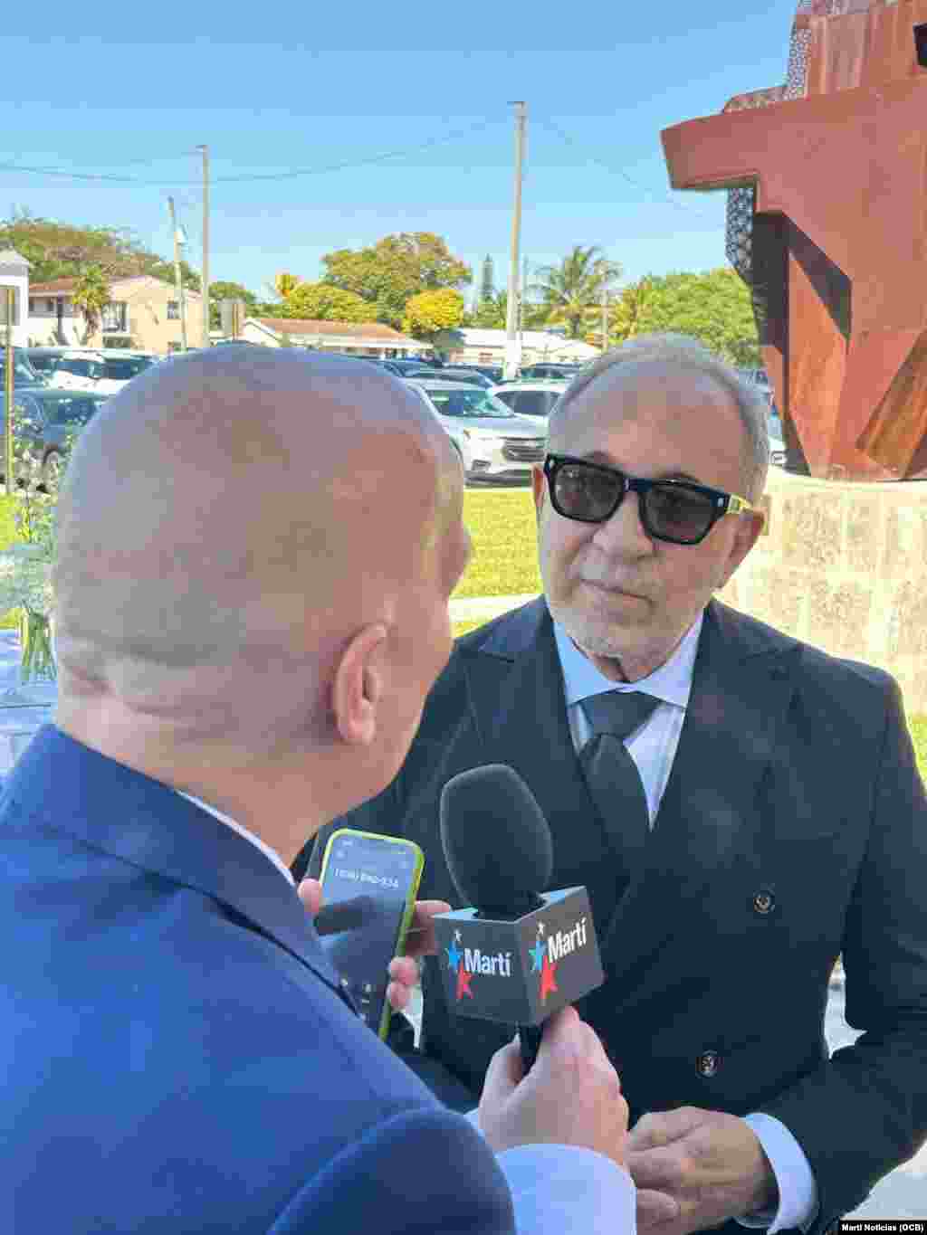 El productor musical Emilio Estefan habló del aporte de Díaz-Balart a la comunidad de cubanos exiliados en Estados Unidos.